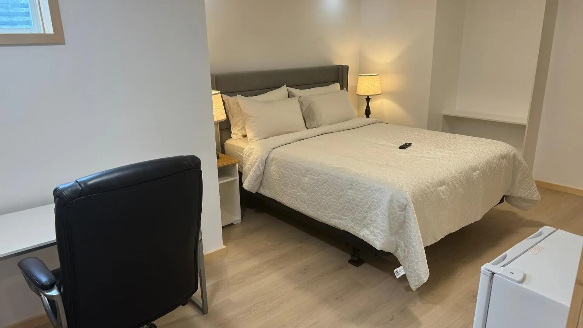 Private Entrance, Private Bathroom, Bedroom And Workspace Ottawa Canada
