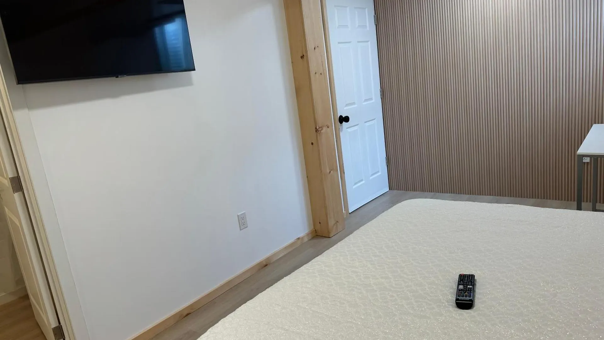 Private Entrance, Private Bathroom, Bedroom And Workspace Ottawa Lejlighed